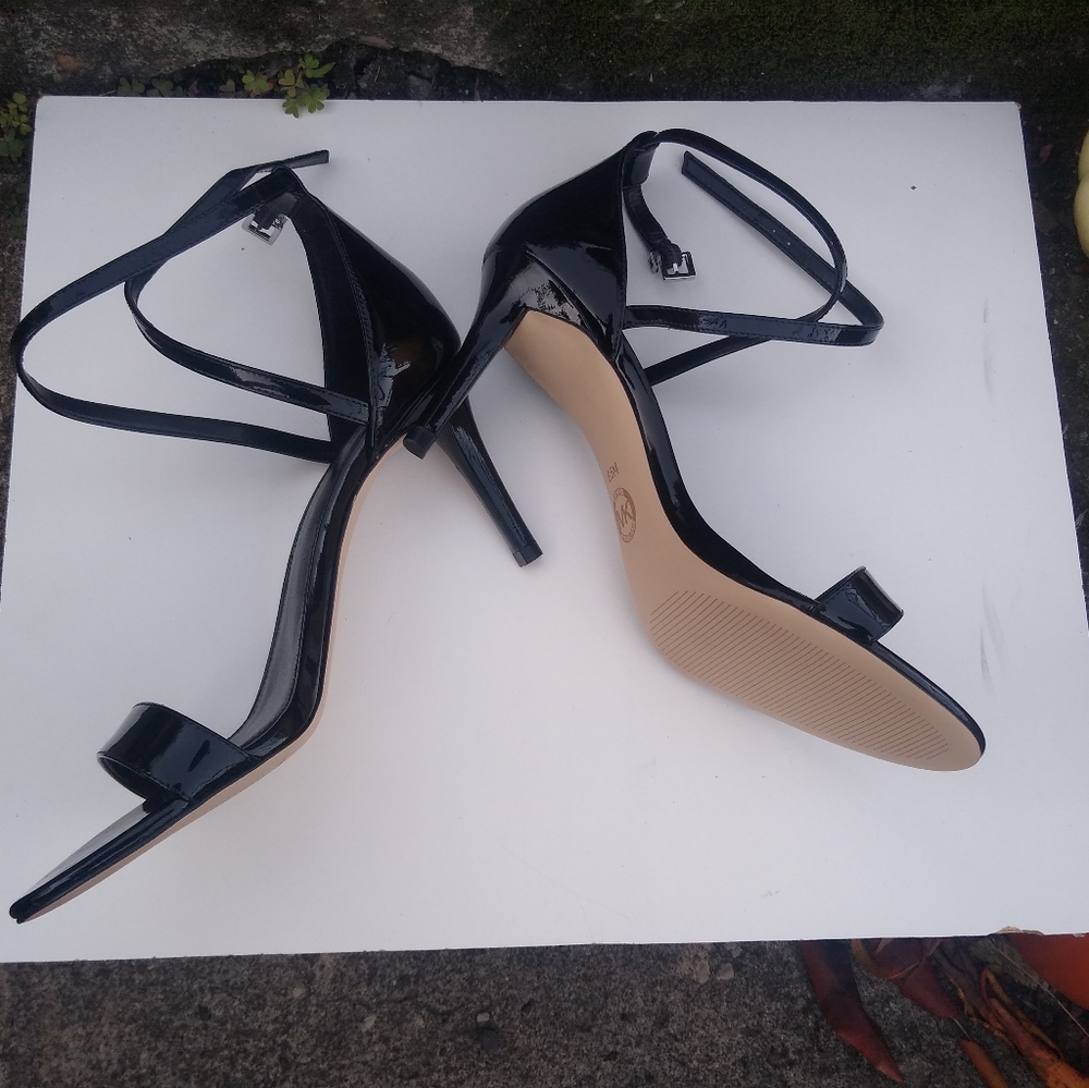 Michael Kors Patent Leather Sexy Christmas Sandals - Picture 5 of 12